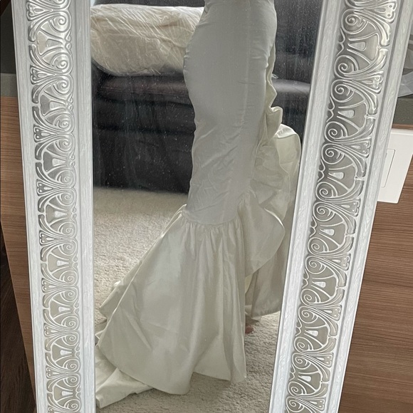 White dress - Wedding Gown - Small - Picture 4 of 11